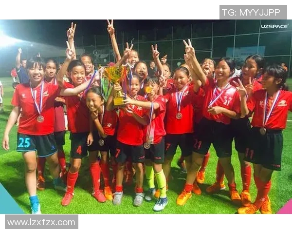 黄秀英的足球人生：从绿茵场到心灵成长的对话探索