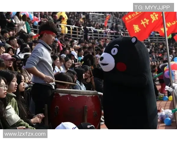 北京球迷与大连球迷的激情对决谁能在赛场上笑到最后