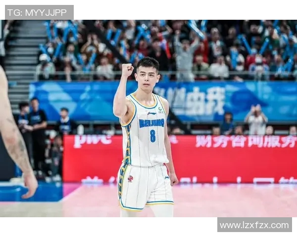 方硕在篮球赛场的崛起与挑战：从新星到球队核心的成长之路