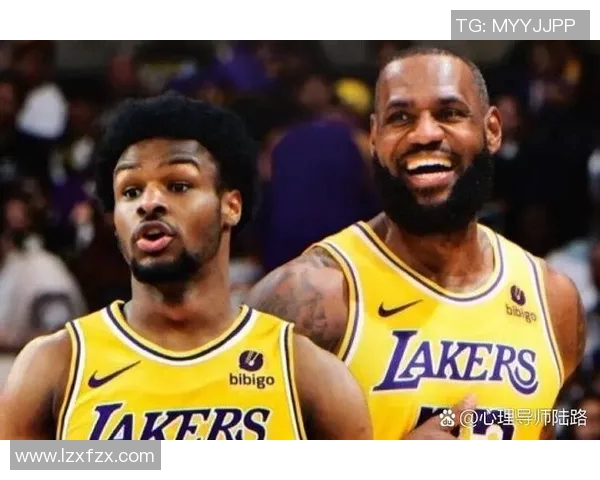 詹姆斯父子同台倒计时布朗尼正式宣布参加NBA选秀激动人心