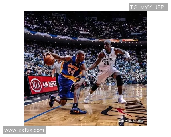 科比在对阵黄蜂时的经典折叠扣篮瞬间回顾与分析