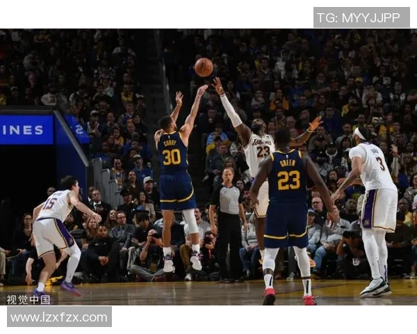 2003年湖人对决爵士的经典对抗赛回顾与精彩瞬间分析
