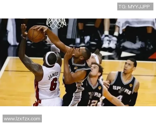 夏季联赛精彩对决马刺与骑士强强联手争夺胜利荣耀之战