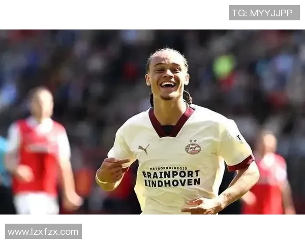 哈维西蒙斯的崛起之路:从青训天才到足球场上的新星